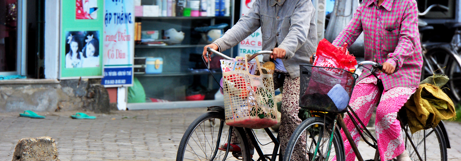 Vietnam - hanoi_kvinde_cykel_01