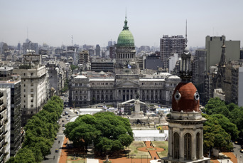 Sammen med rejselederen udforsker vi Buenos Aires historie og nabolag. 