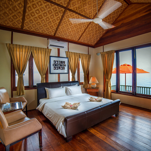 malaysia - Rawa island_resort_waterfront bedroom_01