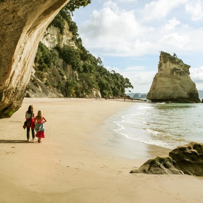 new zealand - cathedral cove_mennesker_01