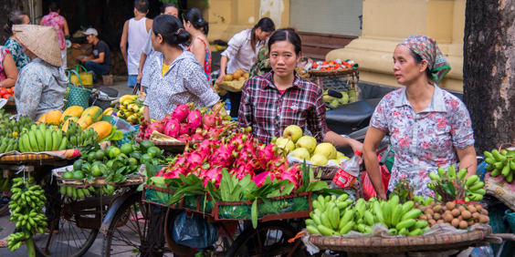 vietnam - hanoi_befolkning_kvinde_gadesaelger_07