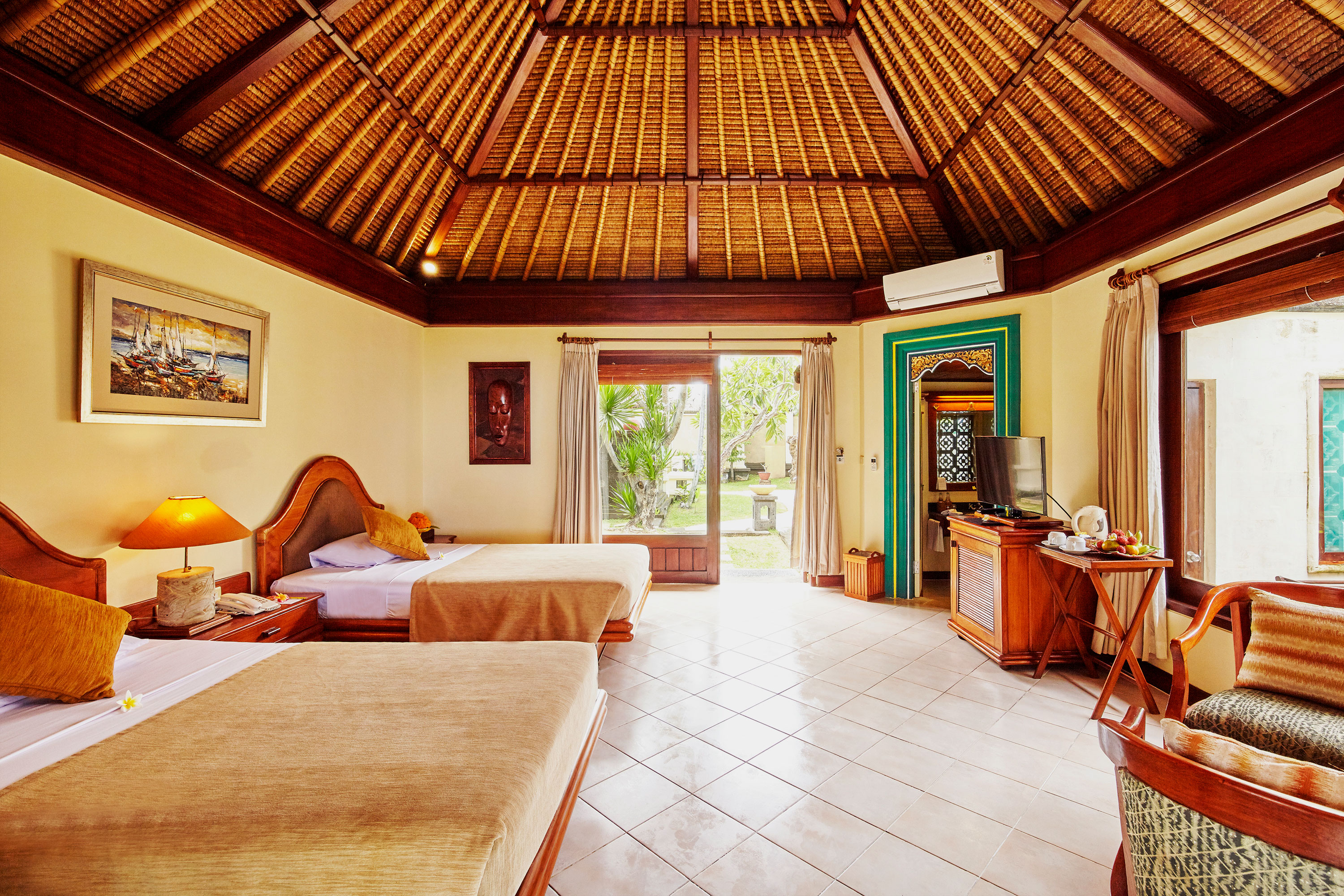 Deluxe Ocean View Twin Bed 2