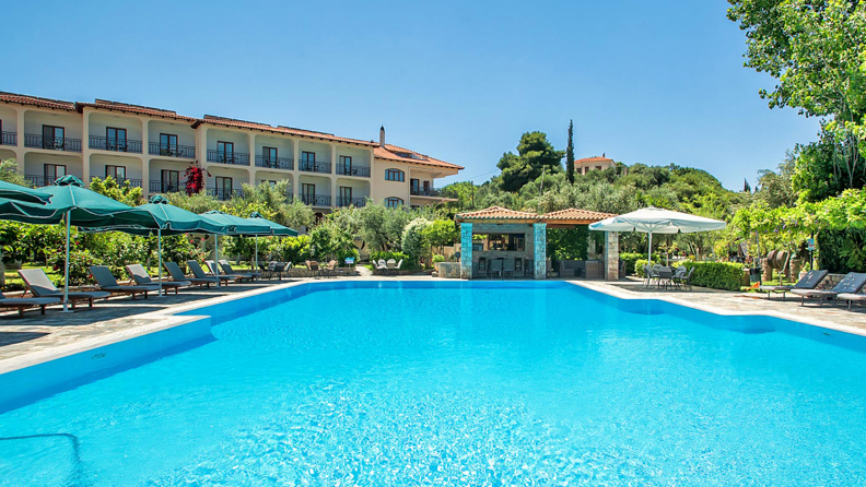 Hotel Europa Olympia Pool 02