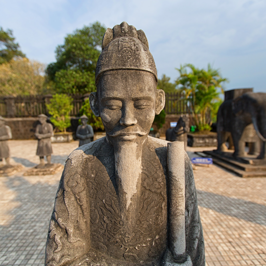 vietnam - hue_statue_01