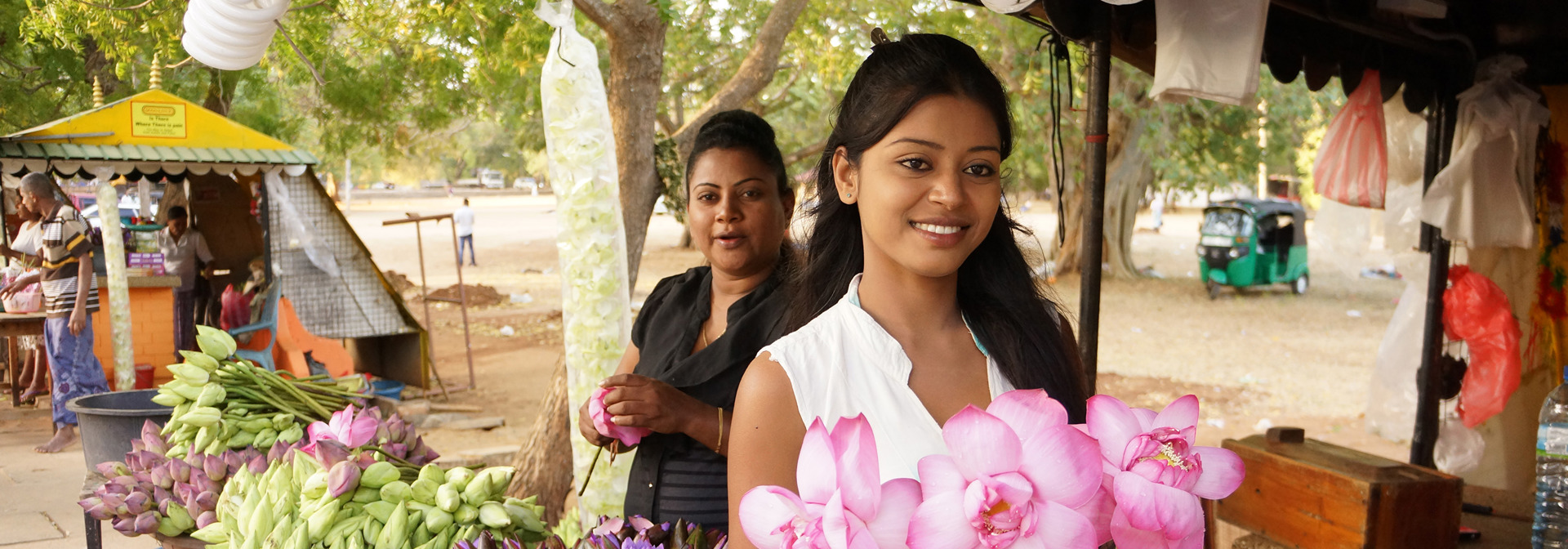 sri lanka - kataragama_tempel walk befolkning_kvinde_05