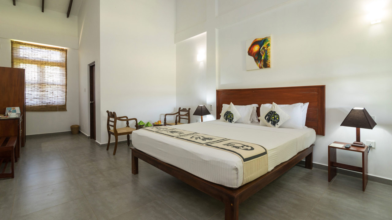 Deluxe Room2