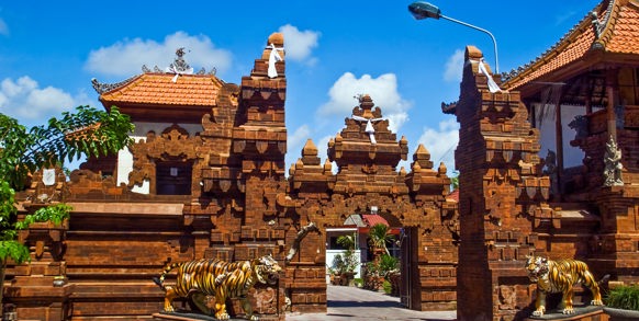 Over hele Bali vil i opleve smukke templer