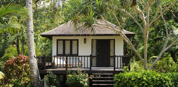thailand - holiday inn phi phi_bungalow front_01