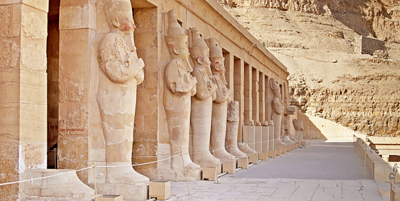 Dronning Hatshepsuts Mindetempel ved Luxor