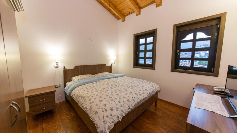 Hotel Onufri Double Room 01