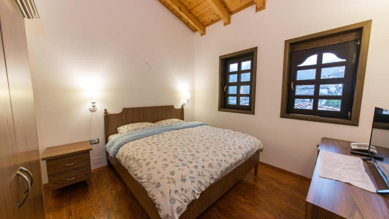Hotel Onufri Double Room 01