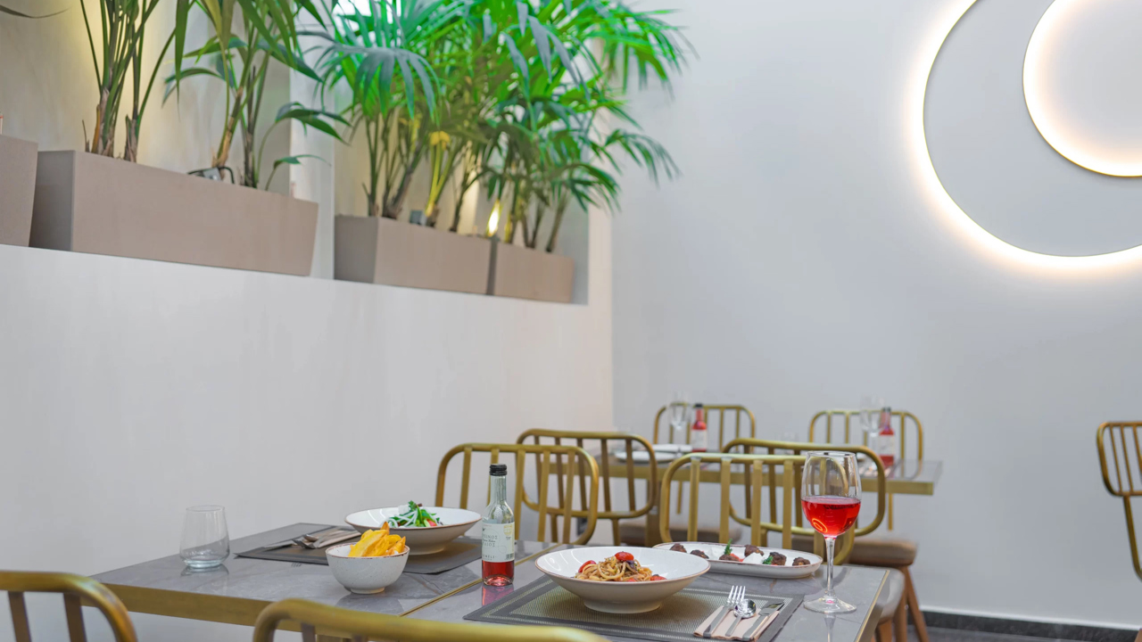 Hellenic Smart Vibes Hotel Restaurant 02