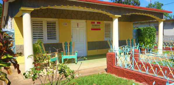 cuba - vinales-dalen - frente_de_la_casa_teresa.JPG.800x600_q72