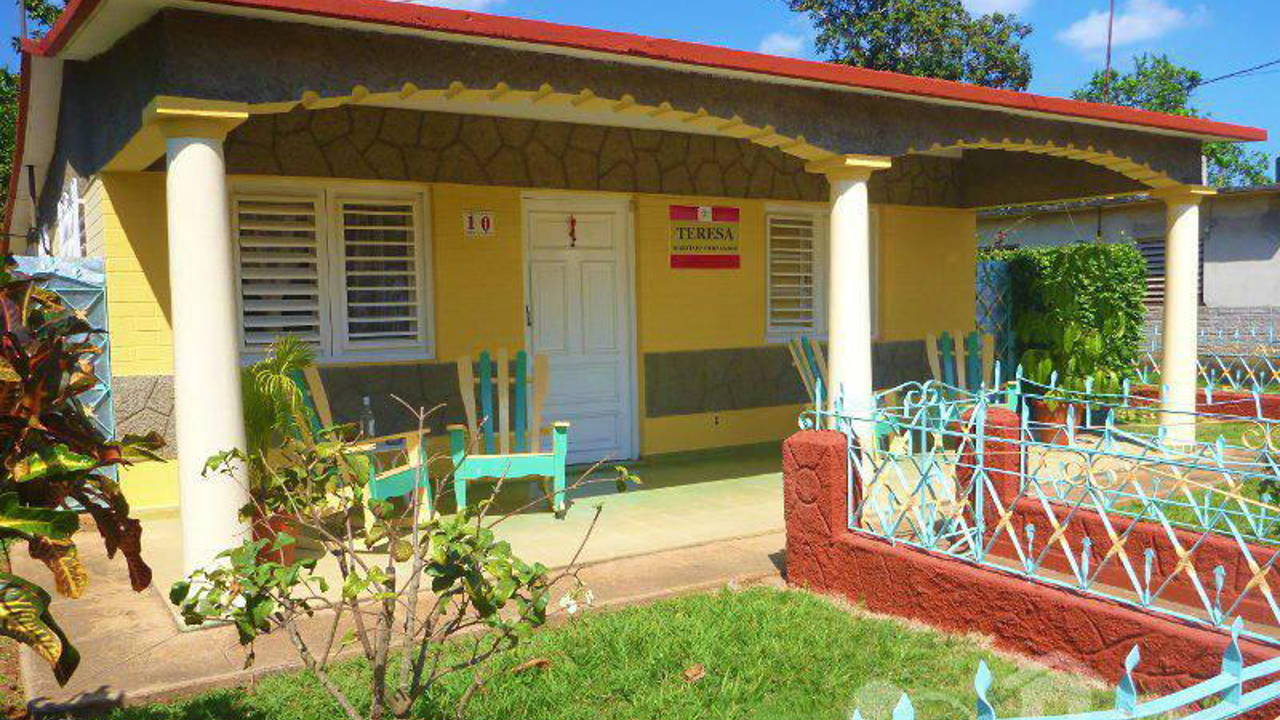cuba - vinales-dalen - frente_de_la_casa_teresa.JPG.800x600_q72