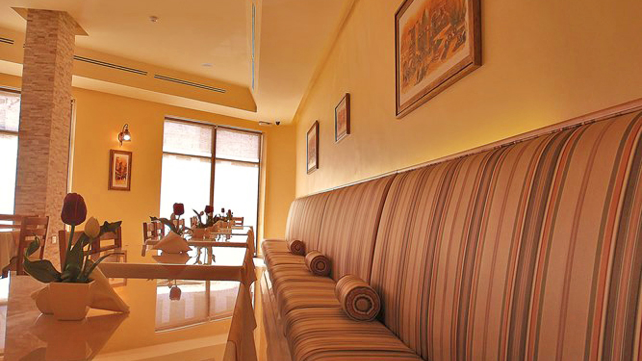 jordan - madaba - mosaic city hotel_restaurant_01