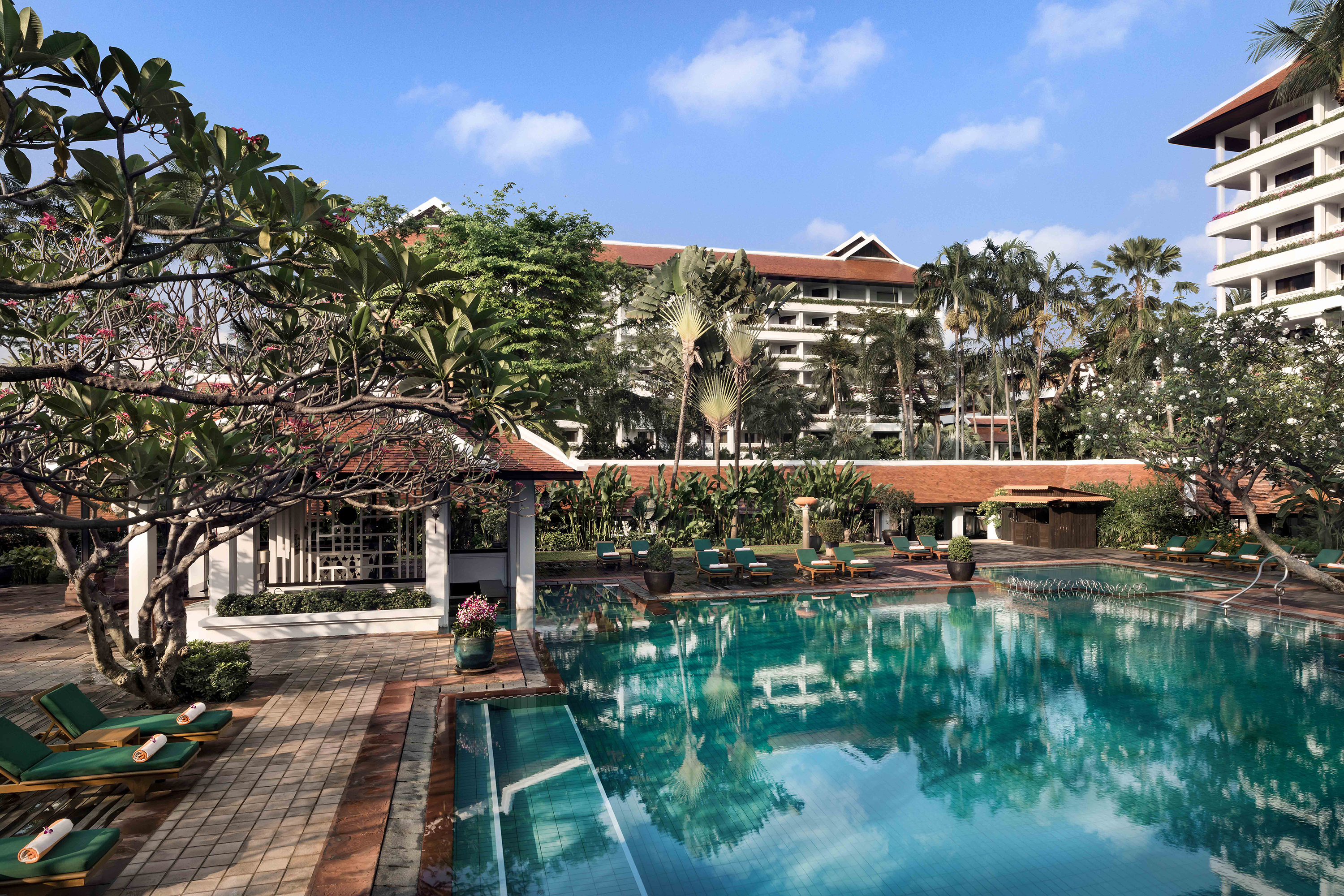 thailand - 05 Anantara Riverside Bangkok_Swimming Pool Daylight