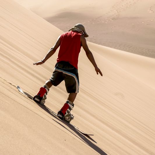 Sandboarding 496725958