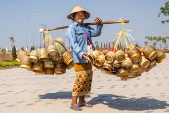 laos - Vientiane_saelger_kvinde_01