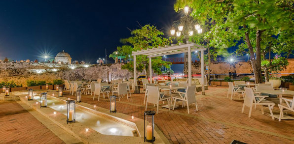 Charleston Santa Teresa Plaza Night 01