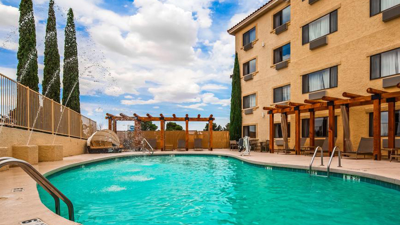 usa - Best Western Pus at Lake Powell_Page_03