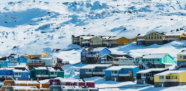 Vi begynder rejsen med Ilulissat ved Isfjorden.