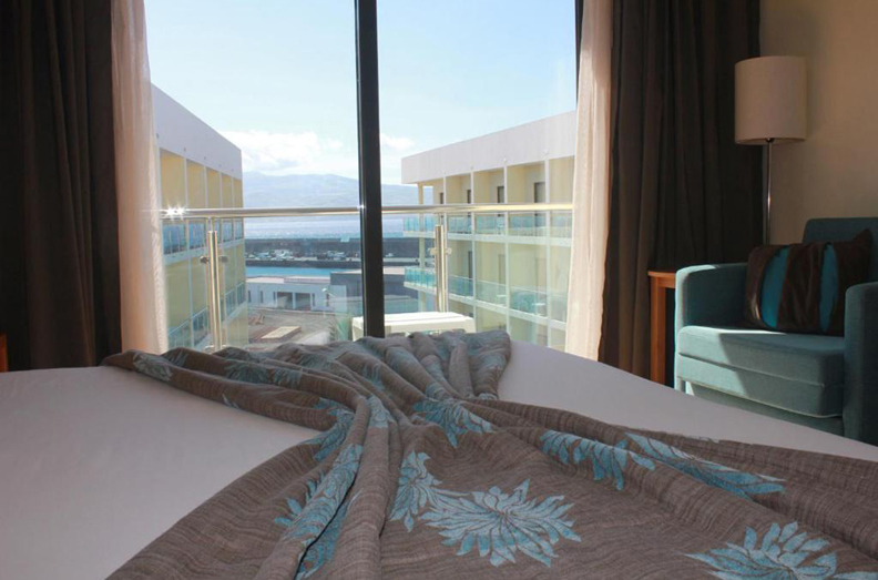 Pico_Hotel_Caravelas_room_01