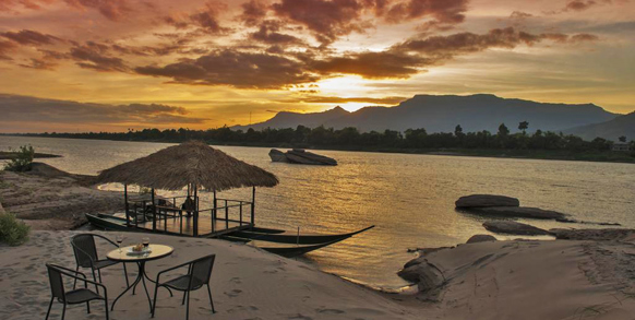 laos - river resort_strand_01