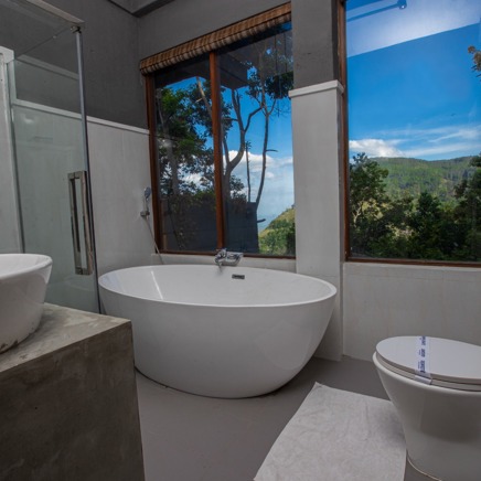 Bathroom Bathtub