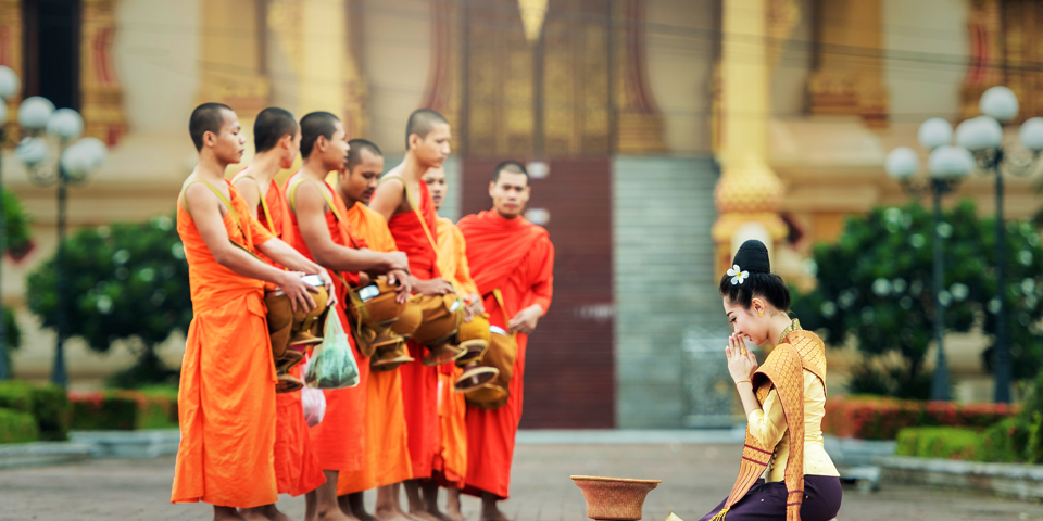 laos - vientiane_befolkning_munk_01
