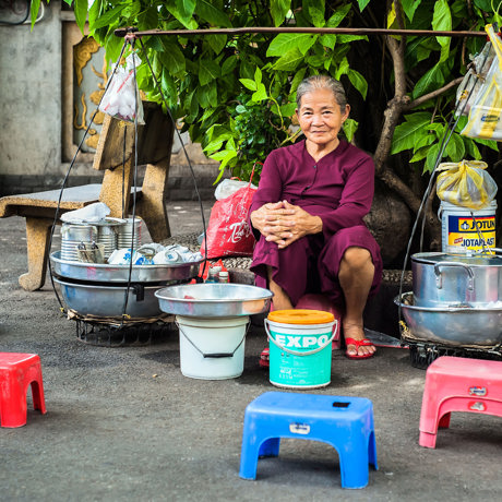 Vietnam - vietnam_befolkning_kvinde_gadekoekken_01