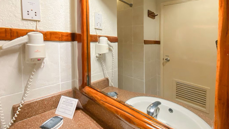 Sarova Lion Hill Game Lodge Standard Room Bathroom