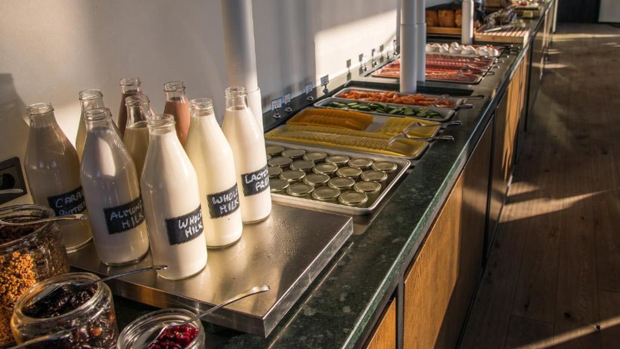 Fosshotel Glacier Lagoon_restaurant buffet_02