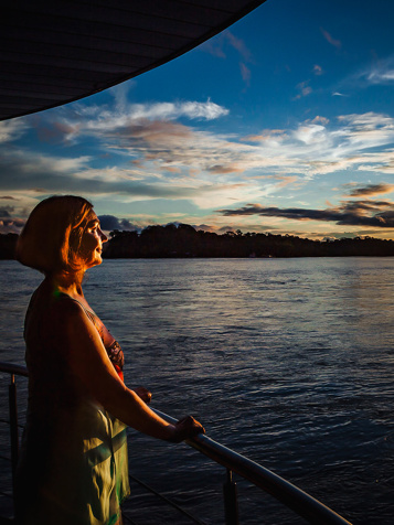 Ecuador Amazonas Flodkrydstogt Manatee Kvinde