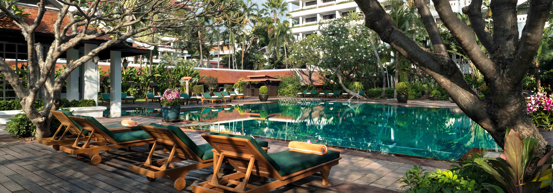 thailand - 06 Anantara Riverside Bangkok_Swimming Pool Daylight