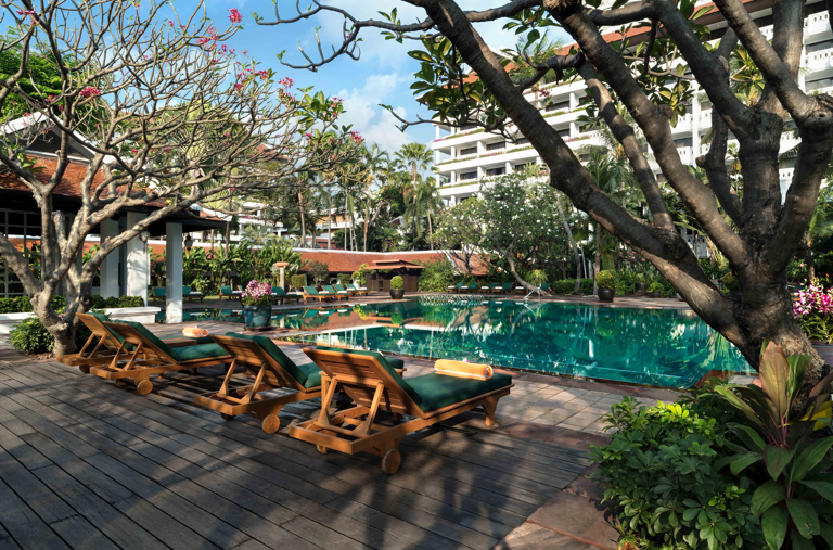 thailand - 06 Anantara Riverside Bangkok_Swimming Pool Daylight