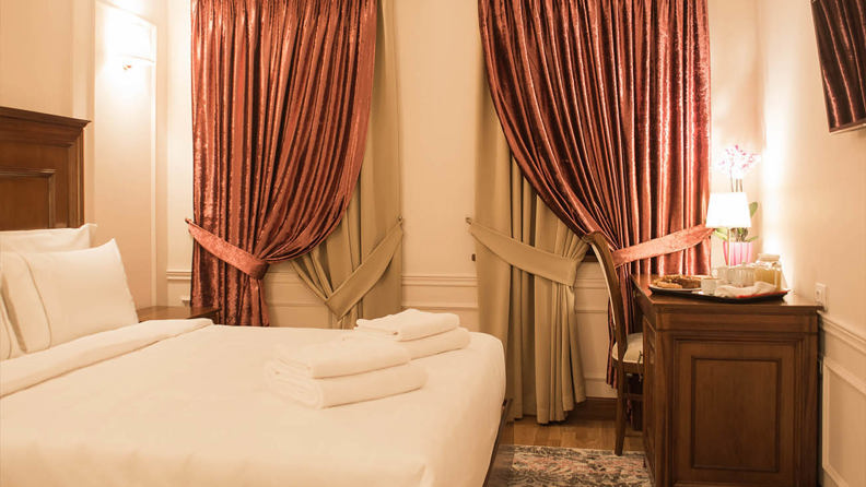 Hotel Opera Double Room 02
