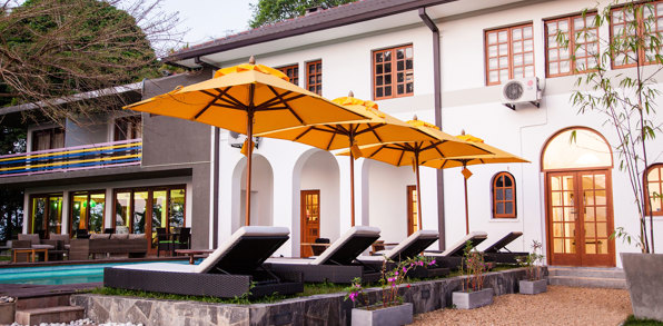 Poolsideview
