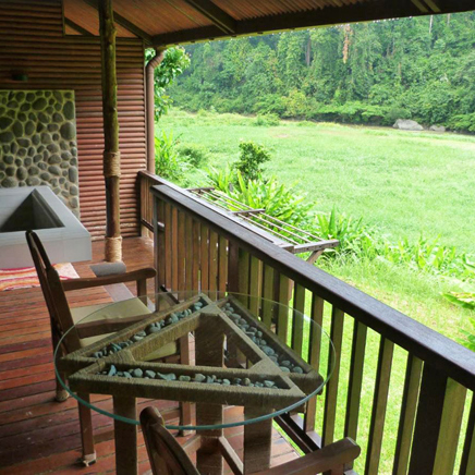 borneo rainforest lodge_vaerelse_terasse_udsigt_01