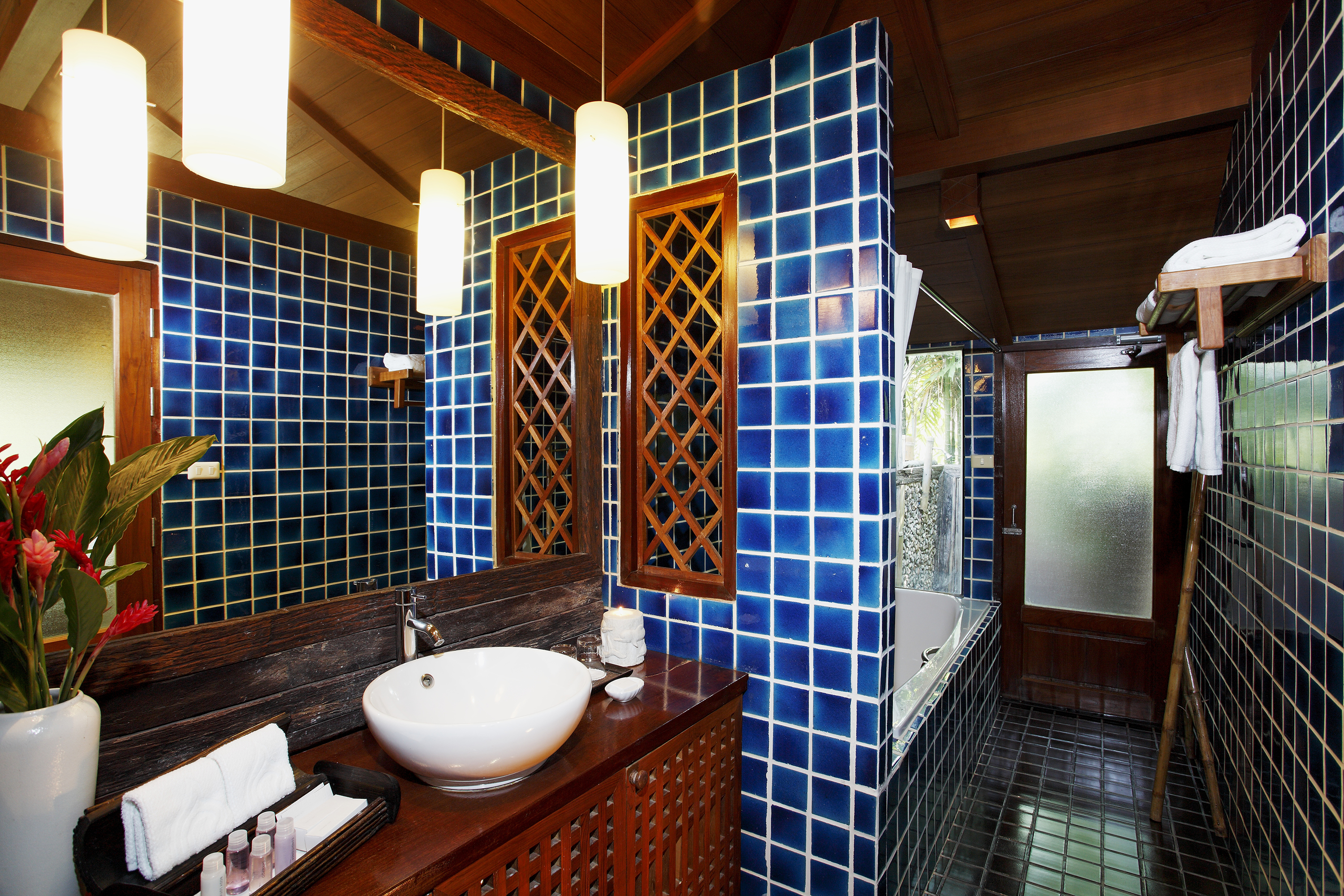 thailand - koh_chang_centara_deluxe cabana bathroom_01