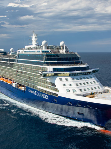 Herefter stiger vi ombord på Celebrity Cruises-skibet.