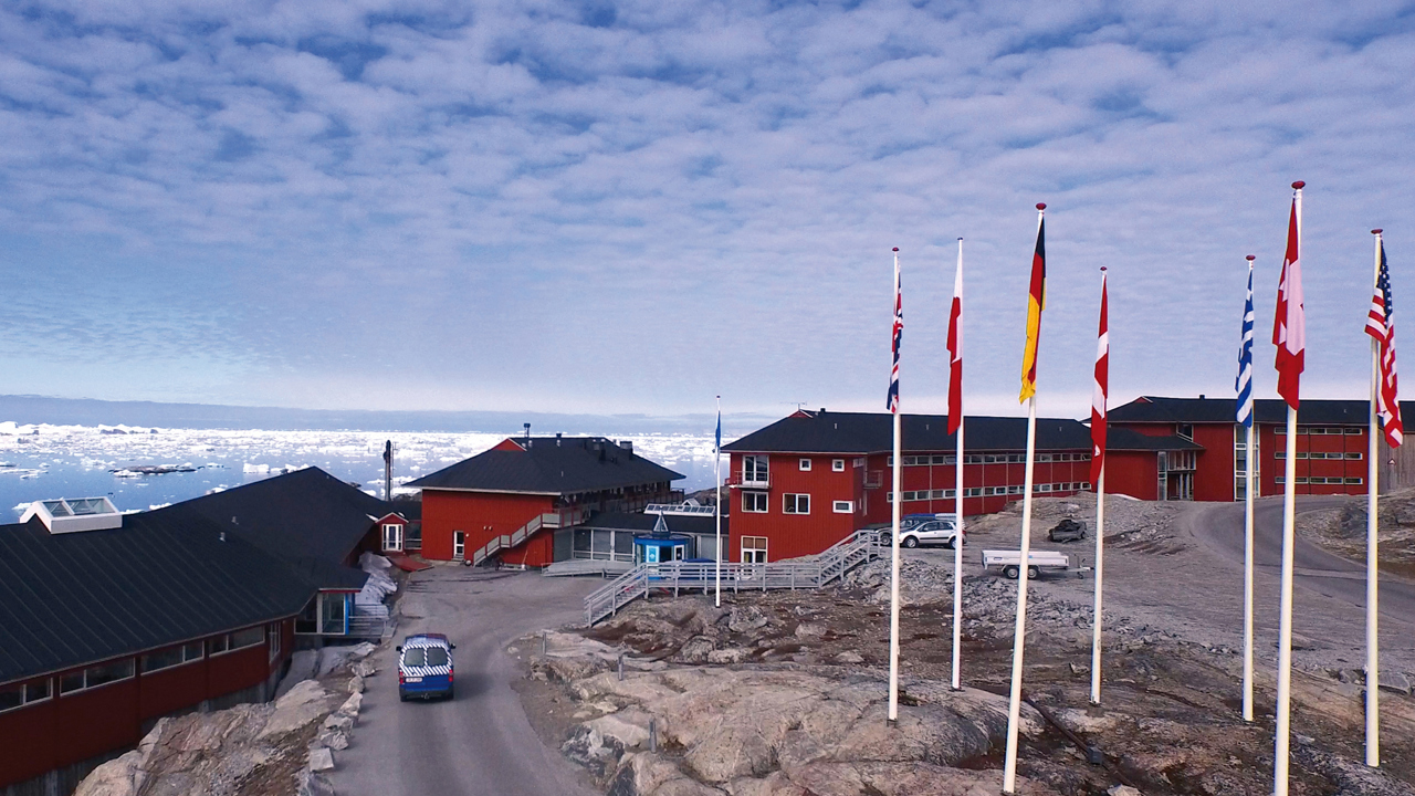 Hotel_Arctic_entrance_01