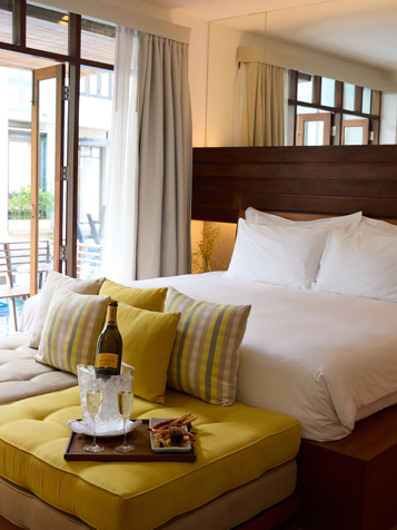 Let S Sea Pool Access Lazzzzz Suite Champagne Set Up