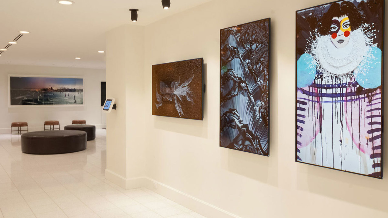 usa - Stanford court_art_wall_lobby_01