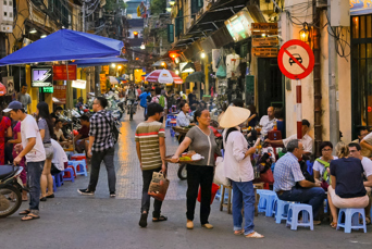 vietnam - hanoi_befolkning_kvinde_gadesaelger_05
