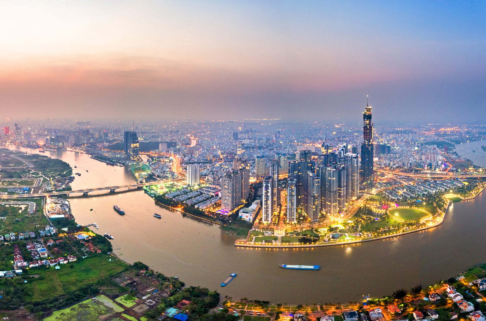 vietnam - ho chi minh city skyline_slider_02