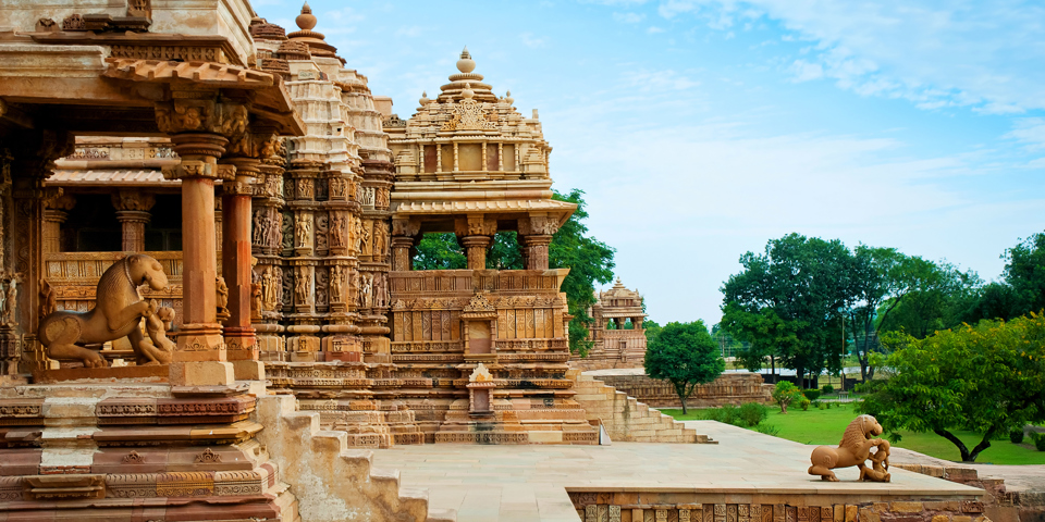 indien - khajuraho_tempel_natur_01