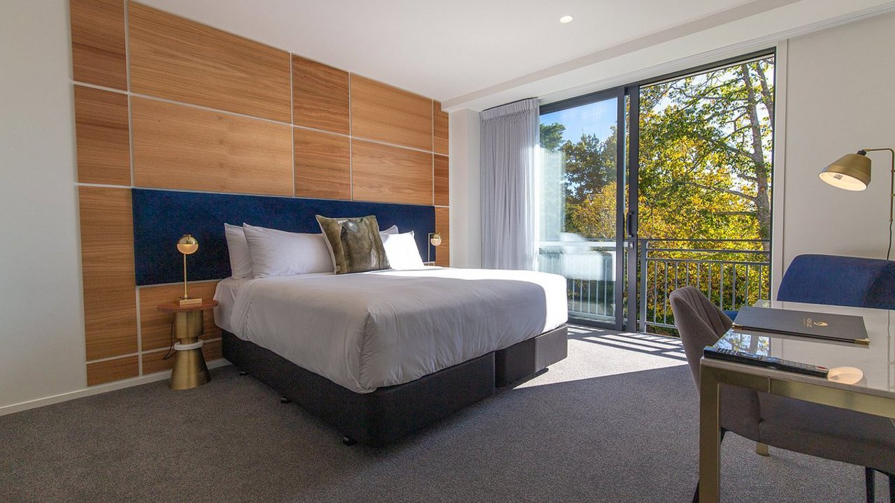 Hidden Lake Hotel New Zealand Cambridge Executive King Studio