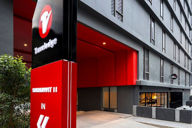 Travelodge Sukhumvit 11 Facade 01