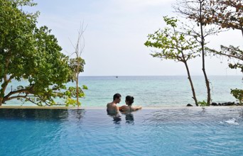 thailand - holiday inn phi phi_pool_01