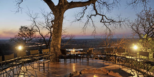 sydafrika - botswana - chobe national park - muchenje safari lodge_terrasse i trae